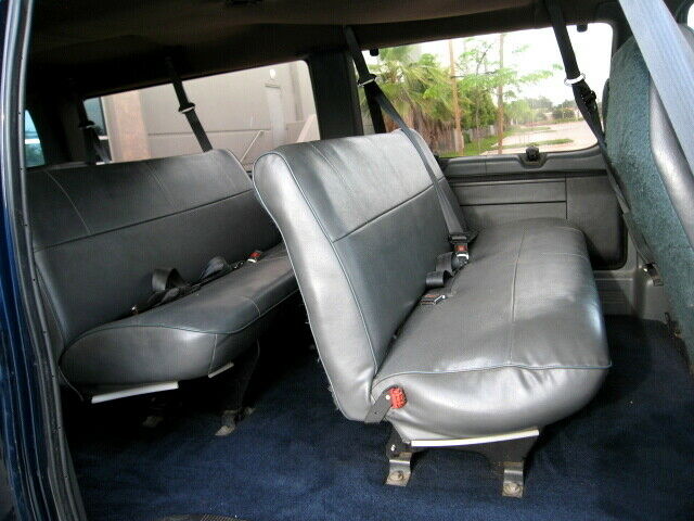 1992 Blue Ford E-Series Van