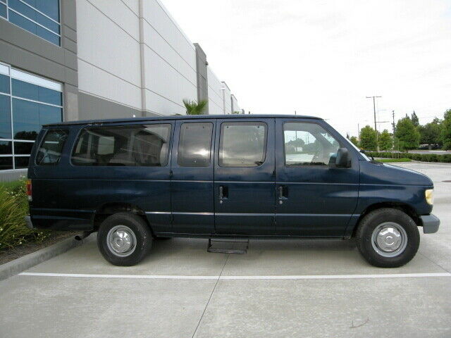 1992 Blue Ford E-Series Van