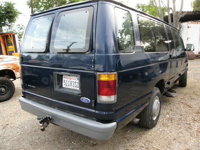 1992 Blue Ford E-Series Van