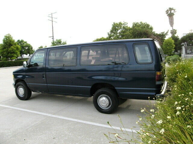 1992 Blue Ford E-Series Van