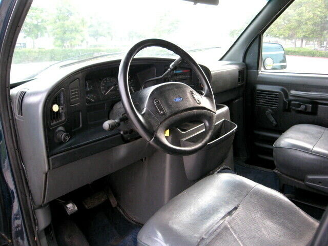 1992 Blue Ford E-Series Van