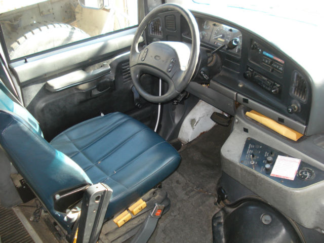 1994 White Ford E-Series Van Extended Passenger Van