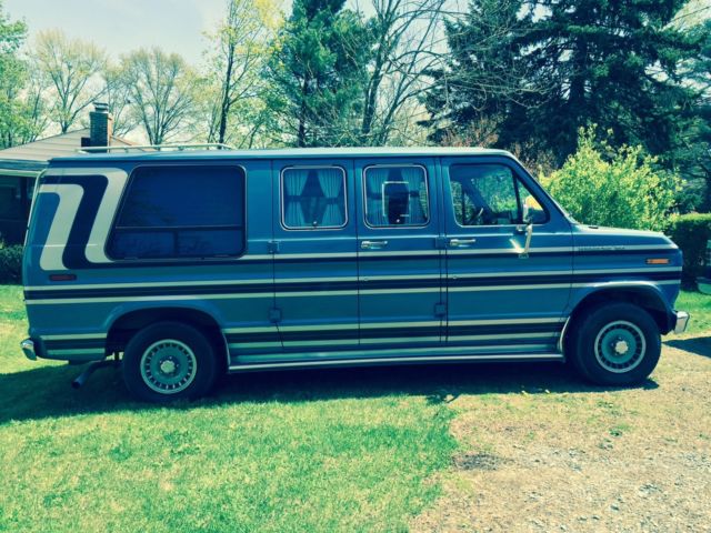 1989 Blue Ford E-Series Van Standard Passenger Van