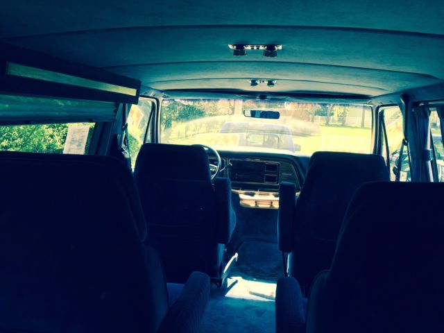 1989 Blue Ford E-Series Van Standard Passenger Van