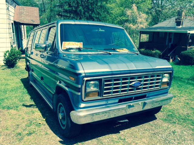 1989 Blue Ford E-Series Van Standard Passenger Van
