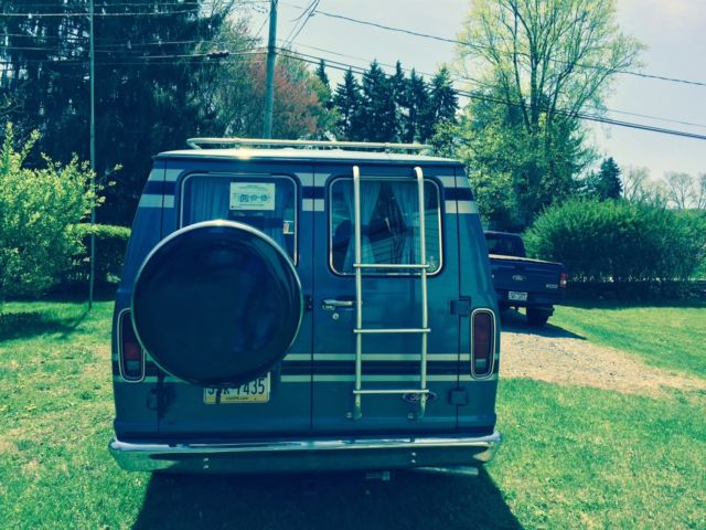 1989 Blue Ford E-Series Van Standard Passenger Van
