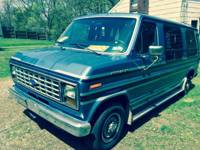 1989 Blue Ford E-Series Van Standard Passenger Van