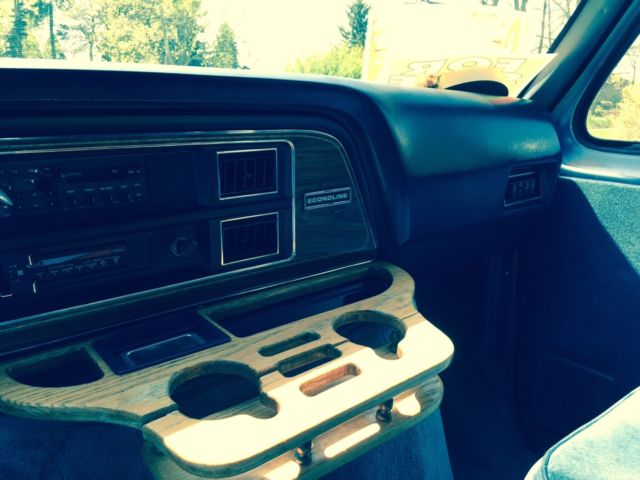 1989 Blue Ford E-Series Van Standard Passenger Van