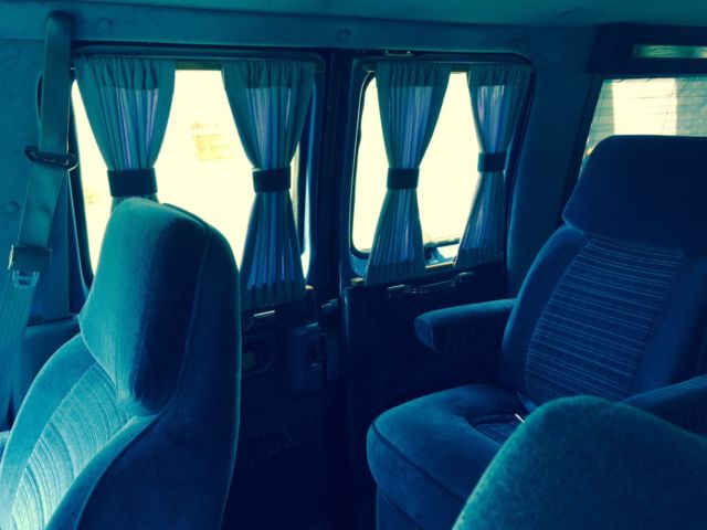 1989 Blue Ford E-Series Van Standard Passenger Van