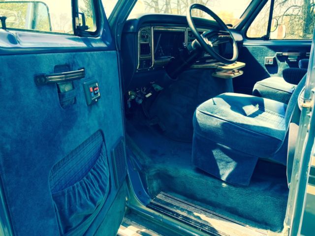 1989 Blue Ford E-Series Van Standard Passenger Van