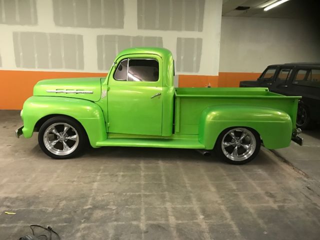 1952 Green Ford F-100 Pickup