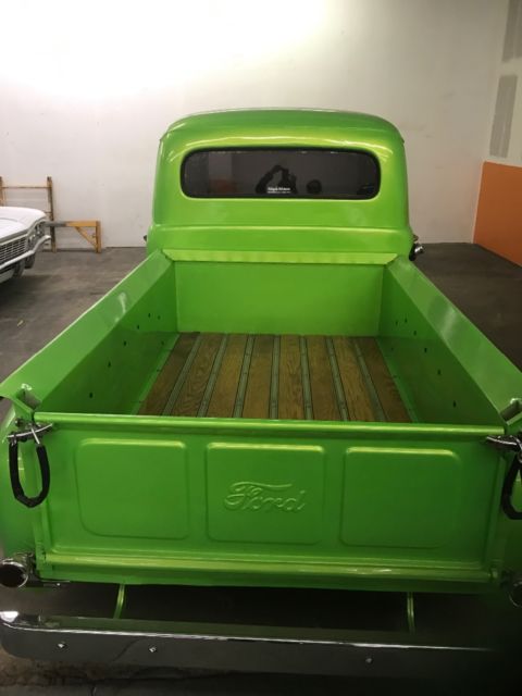 1952 Green Ford F-100 Pickup