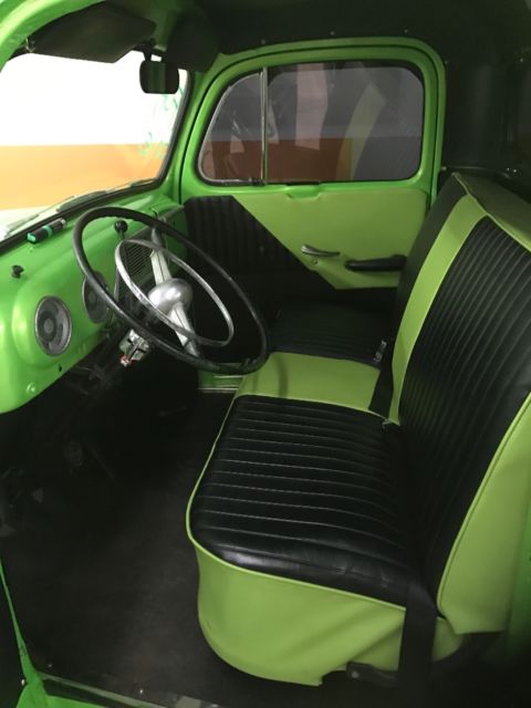 1952 Green Ford F-100 Pickup