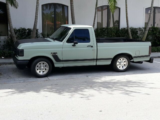 1991 Green Ford F-150 Standard Cab Pickup