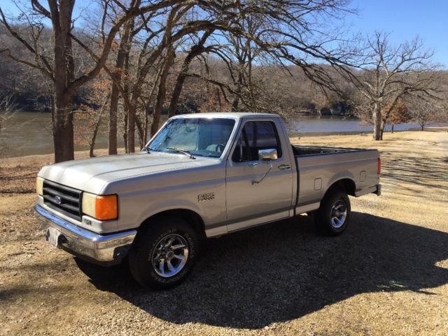 1987 Metalic Silver Ford F-100 Standard Cab Pickup