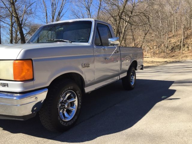 1987 Metalic Silver Ford F-100 Standard Cab Pickup