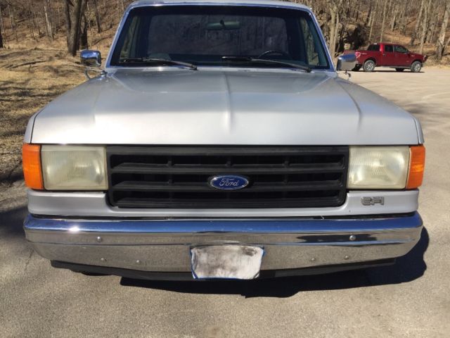 1987 Metalic Silver Ford F-100 Standard Cab Pickup