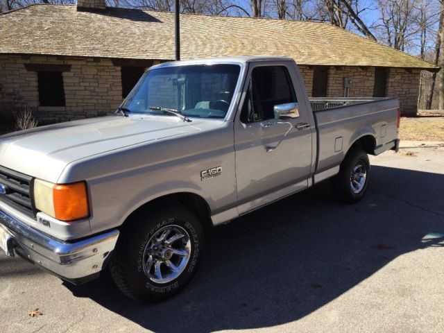 1987 Metalic Silver Ford F-100 Standard Cab Pickup