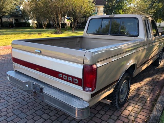 1988 Tan Ford F-150 Truck