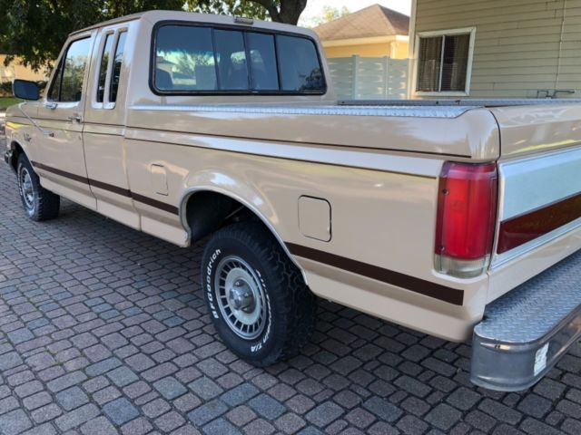 1988 Tan Ford F-150 Truck