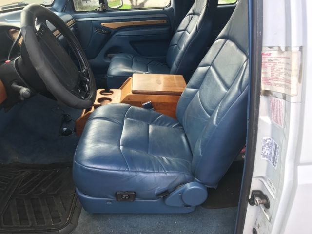 1994 White Ford F-150 Extended Cab Pickup