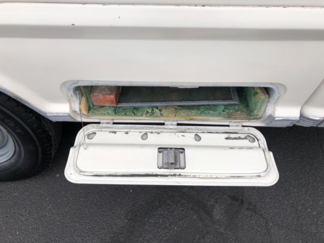 1971 White Ford F-250