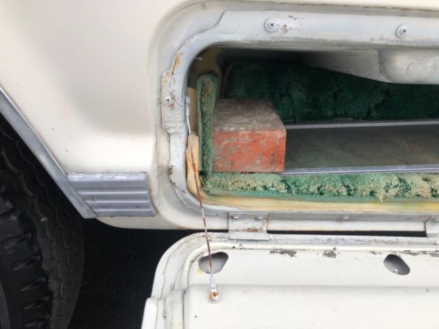 1971 White Ford F-250