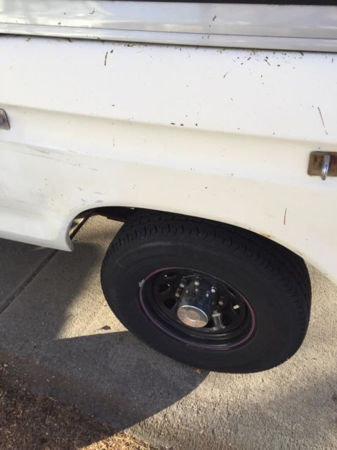 1976 White Ford F-250 Standard Cab Pickup