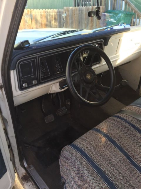 1976 White Ford F-250 Standard Cab Pickup