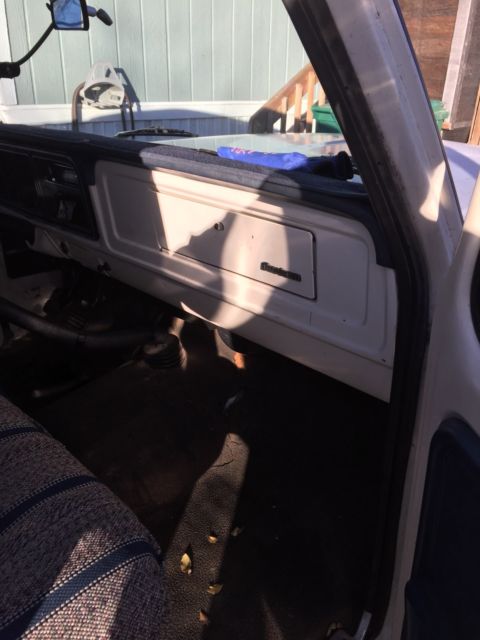 1976 White Ford F-250 Standard Cab Pickup