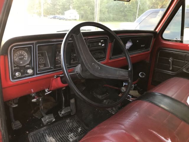 1975 Red Ford F-250