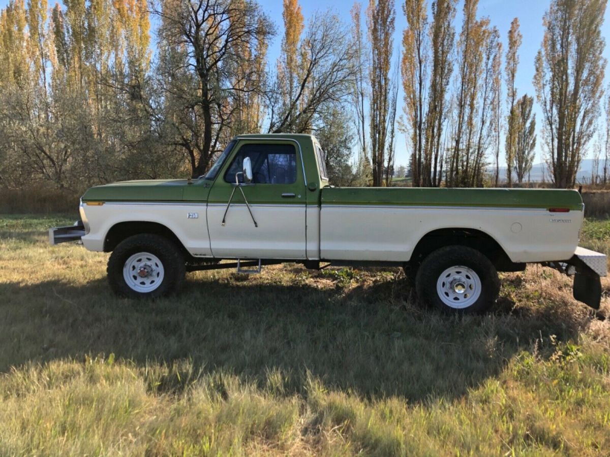 1974 White Ford F-250 Standard Cab Pickup