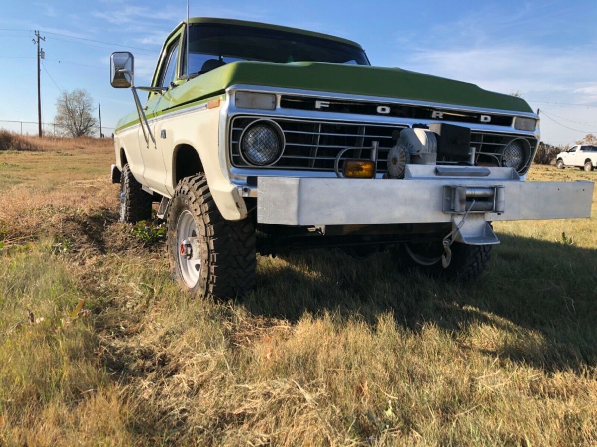 1974 White Ford F-250 Standard Cab Pickup