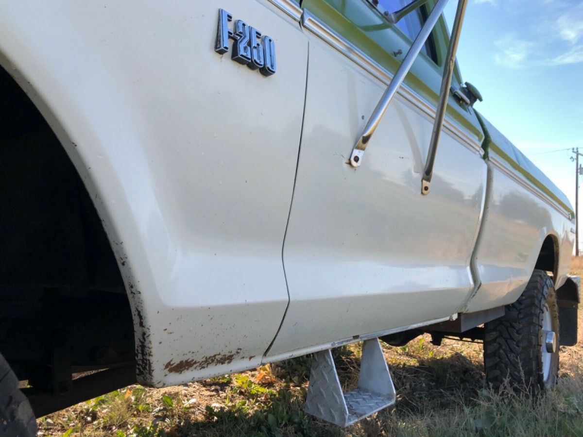 1974 White Ford F-250 Standard Cab Pickup