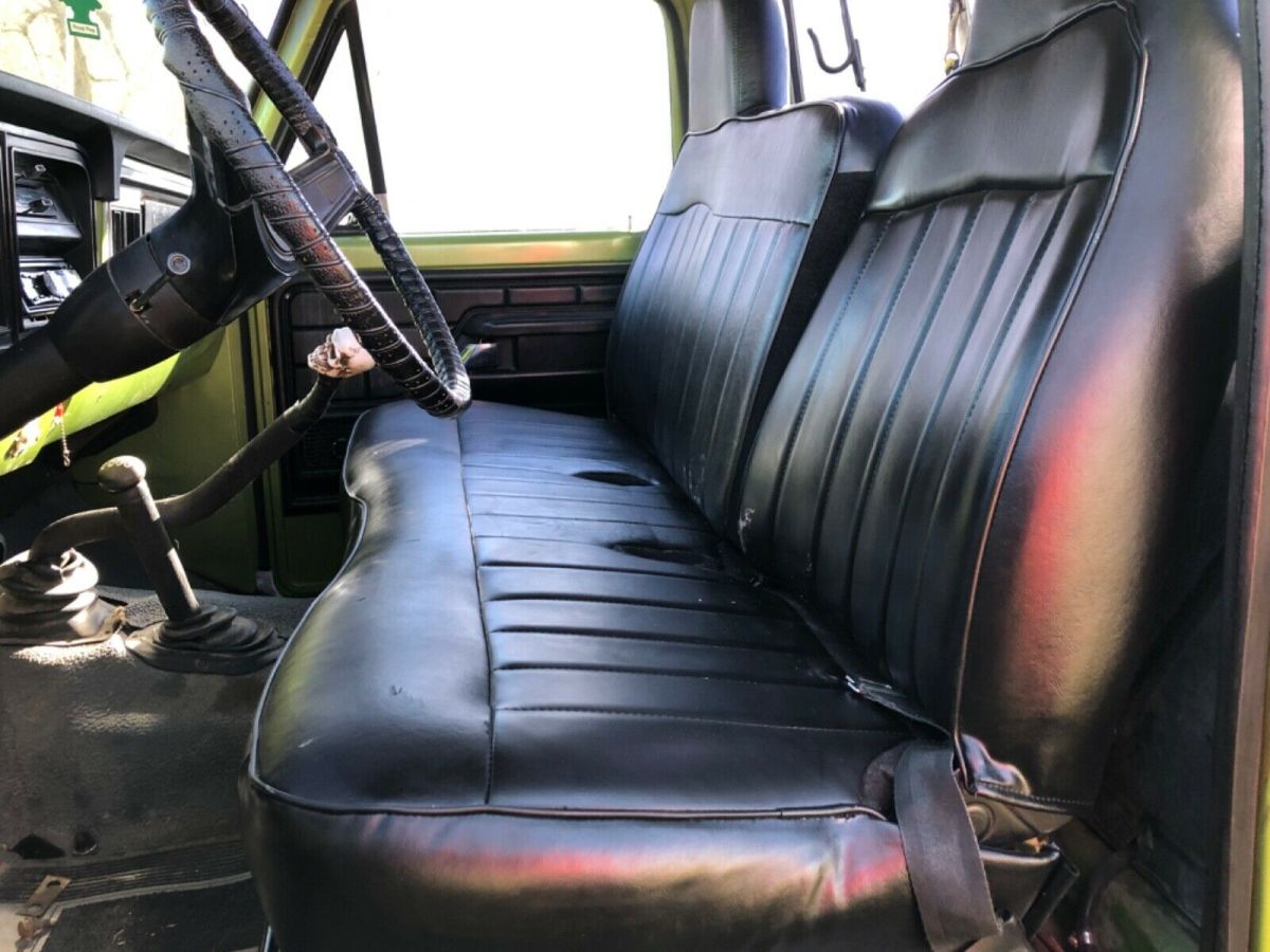 1974 White Ford F-250 Standard Cab Pickup