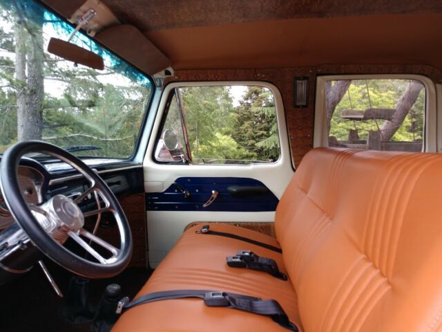 1961 White and blue Ford F-250 Extended Crew Cab Pickup