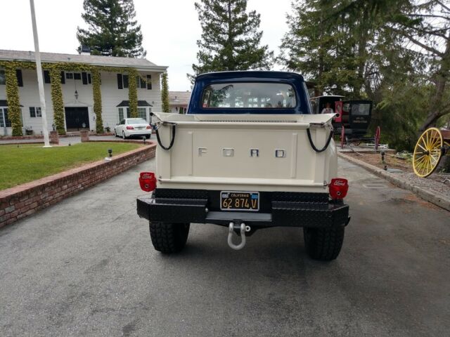 1961 White and blue Ford F-250 Extended Crew Cab Pickup