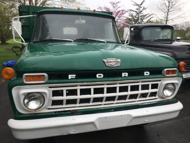 1965 Green Ford F-350 Dump truck