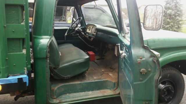 1965 Green Ford F-350 Dump truck