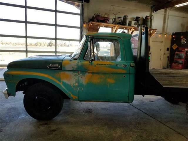 1962 Patina Ford F-350 Flatbed Truck