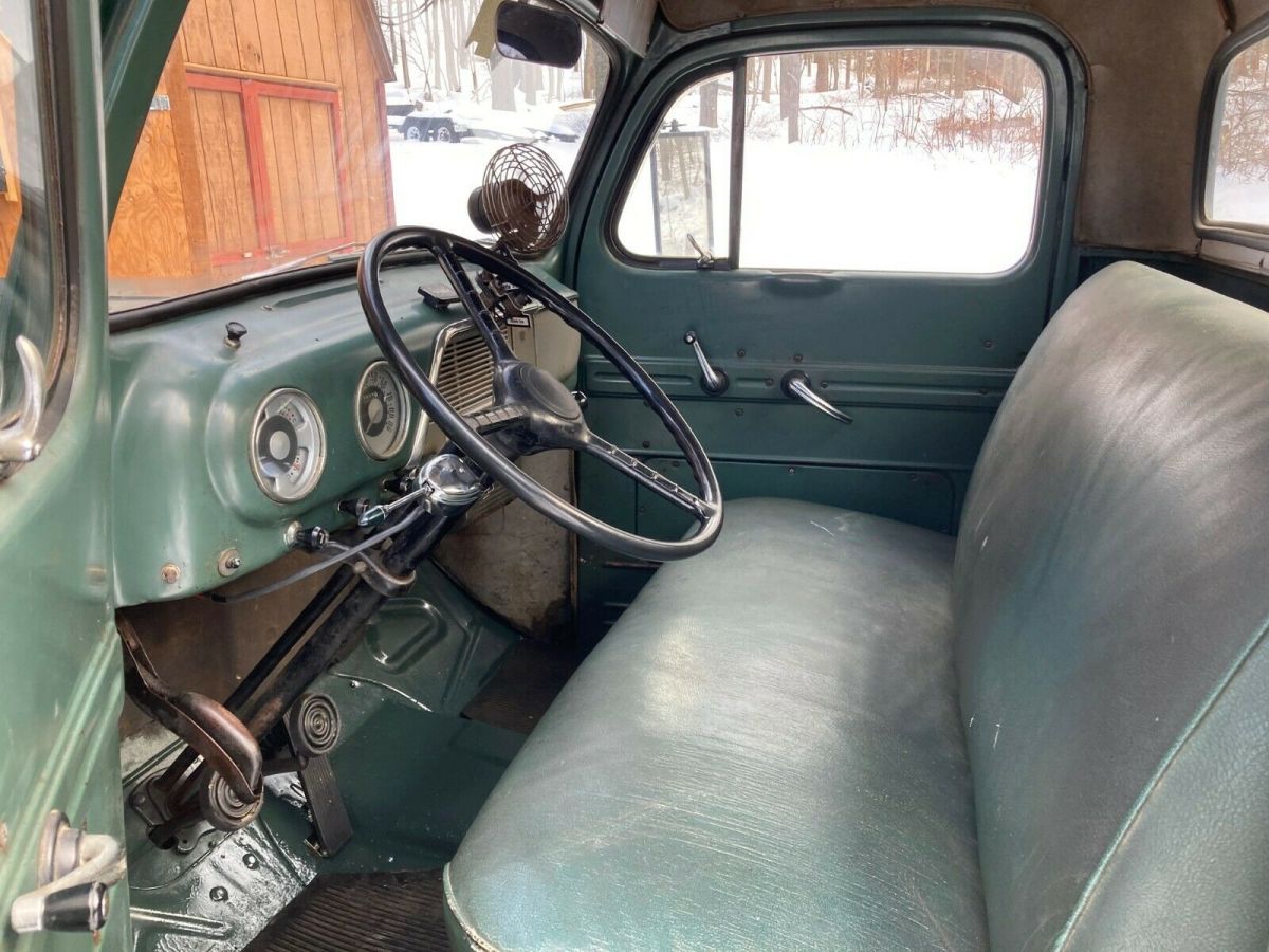 1952 Ford F-100 Standard Cab Pickup