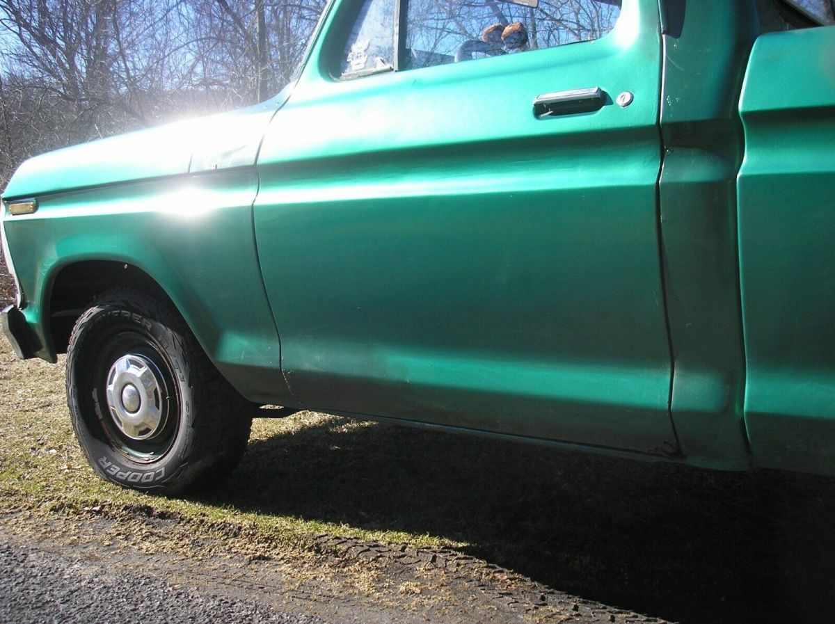 1979 Green Ford F-100 Standard Cab Pickup