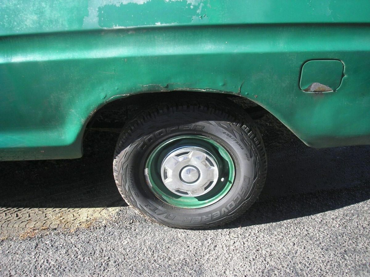 1979 Green Ford F-100 Standard Cab Pickup
