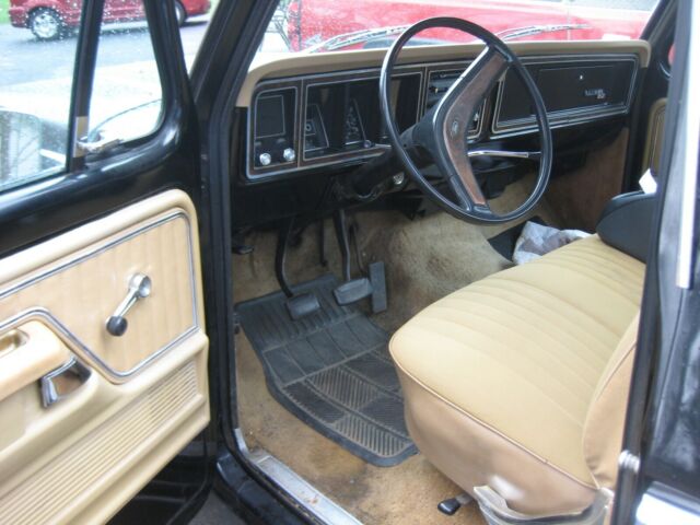 1977 Ford F-100 Standard Cab Pickup