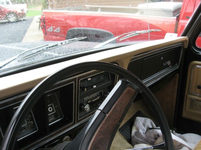 1977 Ford F-100 Standard Cab Pickup