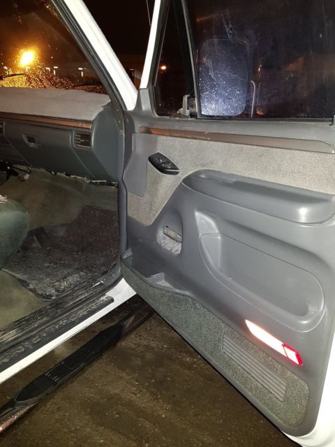 1992 White Ford F-250 Standard Cab Pickup