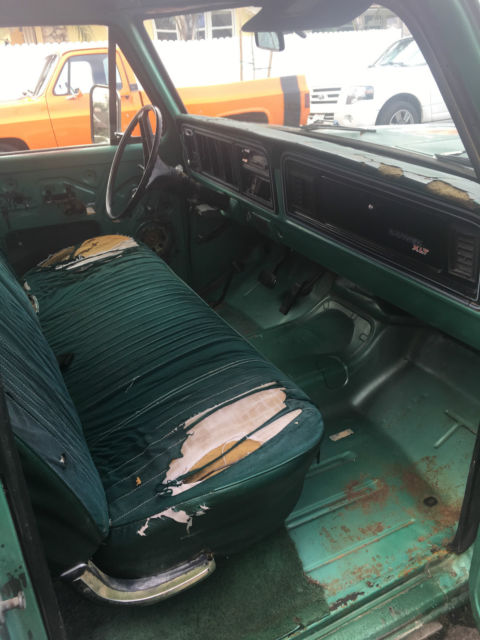 1977 Green & White Ford F-250 Extended Cab Pickup