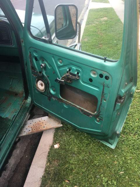 1977 Green & White Ford F-250 Extended Cab Pickup