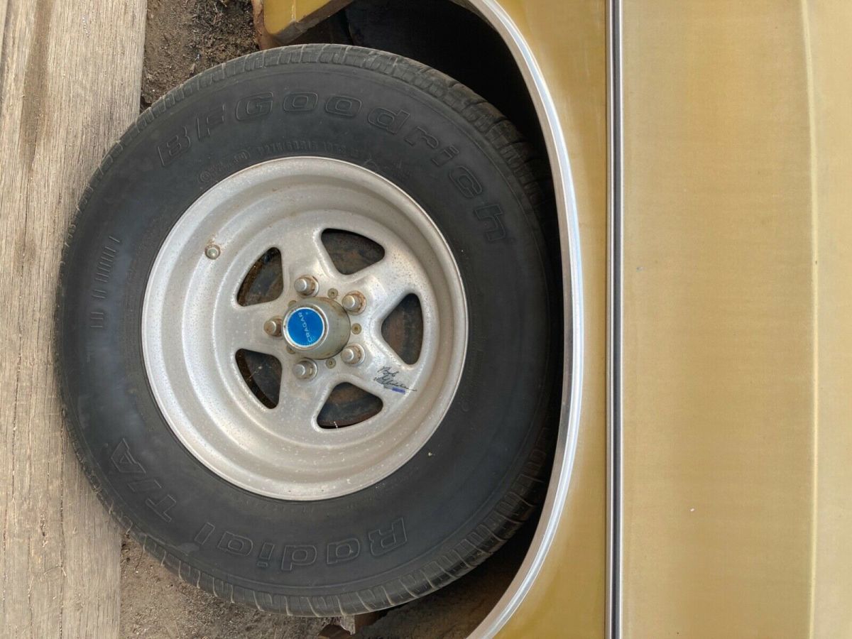 1972 Gold Ford Torino Coupe