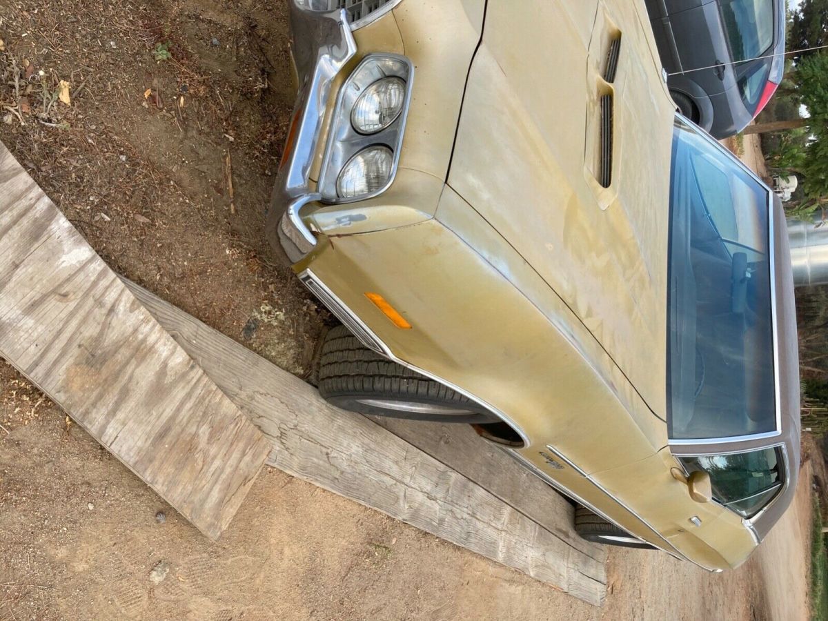 1972 Gold Ford Torino Coupe